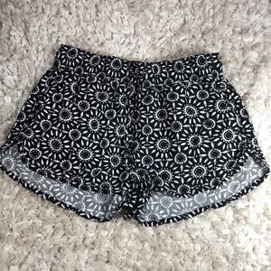 black and white patterned flowy shorts
